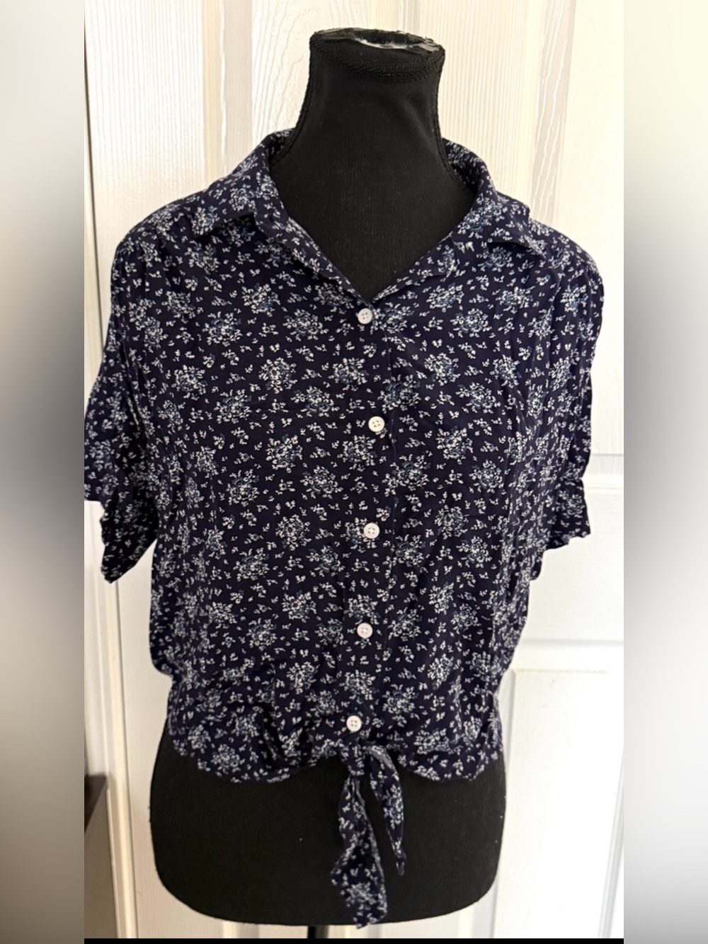 Calvin Klein Jeans Floral Tie Front Button Front Blouse Size Small